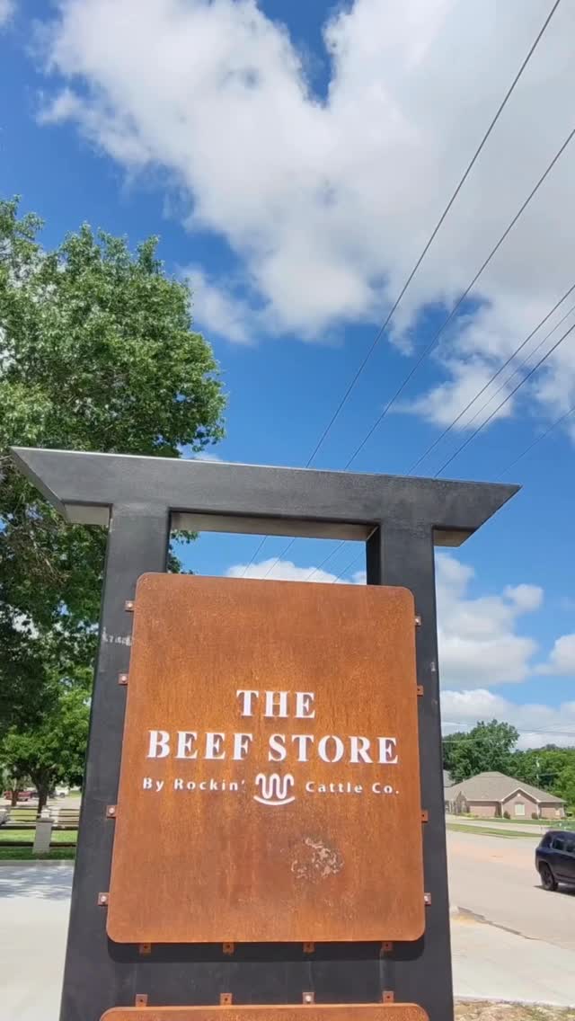 Today’s Sample Saturday line-up:
- Tricia’s Kitchen slow marinated tri-tip
- FRESH MILLED dinner roll samples
- FRESH MILLED brownie bites
- aaaaand of course a FRESH MILLED bread drop!💥
We also have the most adorably packaged FRESH MILLED brownies in very limited supply today. So stop by and grab one for someone special!
#freshmilled #nutrientdense #breadishealthfood #thefarmersharvest #stoneground #dailybread
