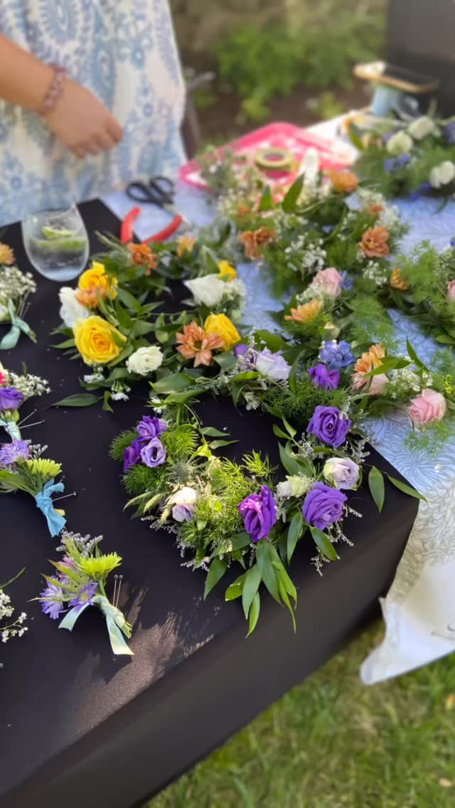 ☀️ Summer vibes are officially here!
We had the best time planning and celebrating at our Summer Solstice Cocktail Party this past weekend. From crafting flower crowns and boutonnieres 🌸🌿 to ending the night with a singalong of everyone’s favorite summer anthems 🎶 — it was pure joy from start to finish.
Let the summer fun begin! 🍹🌞
Thanks to the team 👏
Planner: @esevents08
Caterer: @executivecuisine
Rental: @durantspartyrentals
Flower Crowns: @fountainheadfloraldesign
Flowers : @andersonacresfarm
Beverages: @countrywine_and_spirit
#summersolsticeparty #summerevent #cocktail #greatnight #flowercrowns #eventplanner #ctevents #cocktailparty