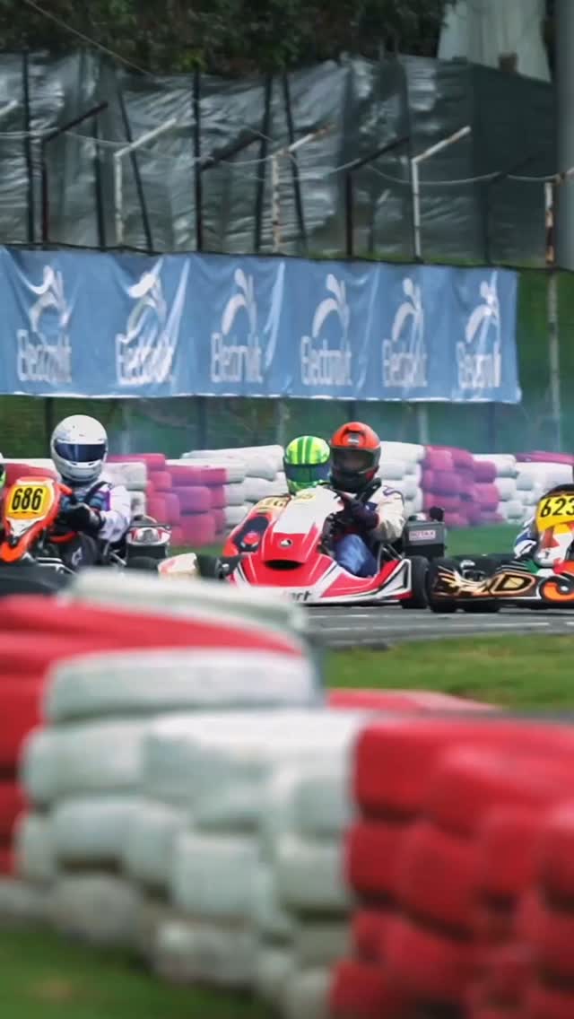 ¡Así se vive un fin de semana de carrera en Rotax Colombia! 🏁
Desde la preparación hasta la bandera a cuadros, cada curva es pura adrenalina y aprendizaje 🏎.
Queremos que tú también lo vivas y nuestros cursos además de enseñarte a manejar el kart te abren las puertas a este increíble mundo 🌟.
Prepárate para hacer realidad el sueño de ser piloto y haz clic en el enlace del perfil para inscribirte al próximo curso 🚀.
#KartismoProfesional #CursosDeKarts #PilotosDeKarts