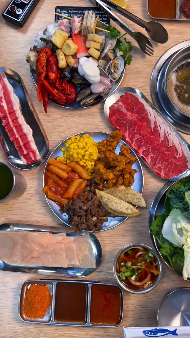 All-you-can-eat, all-you-can-love! 🥩🔥
Fresh meats, bubbling broth, endless sides —
Who’s hungry for a shabu party? 🥢
Tag your hot pot crew & meet us at Hello Shabu today!