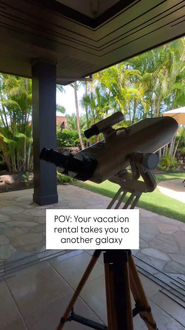 The most incredible stars ⨠can be viewed with the telescope at our Elegant Laueki Ocean and Fairway Estate in Hualalai Resort. Thanks to a recent guest for capturing this stunning view!