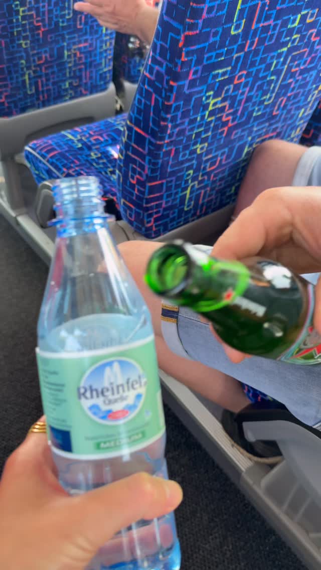 Sommerfest 2025 ⛳️💚
Wir waren gestern beim @topgolfoberhausen . Nachdem wir vor drei Jahren bereits einmal zum Topgolf gefahren sind und alle viel Spaß hatten, haben wir es dieses Jahr nochmal wiederholt. Etwas früher im Sommer, damit auch unsere Kolleg:innen aus Rumänien und Polen mitfahren können, bevor diese in den nächsten Wochen nach Hause fahren und in die Sommerpause gehen.💚
Wir hatten einen tollen Tag und haben die warmen Temperaturen mehr oder weniger genossen 😄
#baumschule #baumschulenterbrack #sommerfest #mitarbeiter #wertschätzung #dankeschön #pflanzen #topgolf #topgolfoberhausen #sommer #event #ahaus #ausbildung #ausbildungsplatz #baumschulgärtner #gärtner #pflanzenfachberater