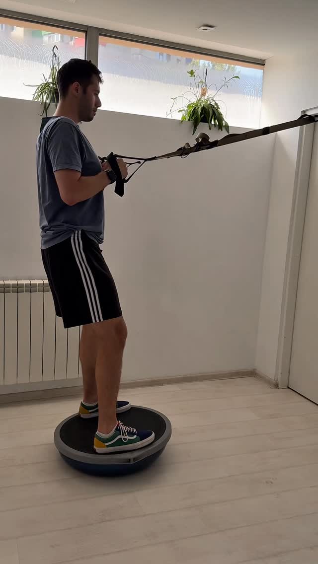 Stabilitate. Forță. Funcționalitate.
TRX vs BOSU💥
#trxreels #bosutraining #corestrength #personaltraining #echilibru #functionalfitness #reeltraining #strongfrominside
#independance #personaltraining #personaltrainer #trxvsbosu #bosubalance
