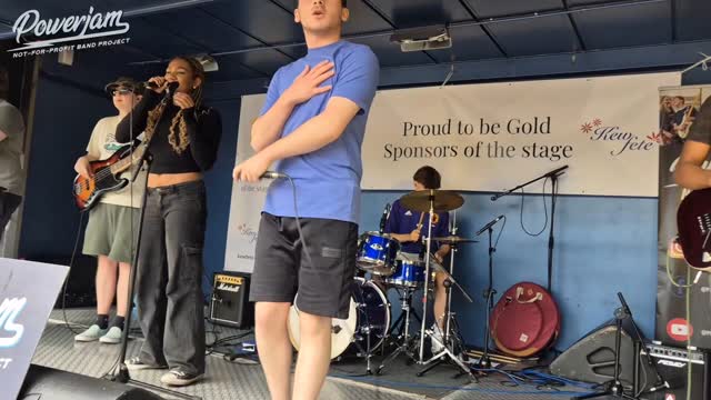3 bands from @powerjam_band_project rocking the @kewfete stage on the hottest day of the year! Thanks to all those who came to the stage in the heat to watch Powerjam bands, ‘MadTalk’ ‘Onda’, & ‘Velvet Eye’ !
#powerjambandproject #kewgardens #kew #kewfete #youthmusic #youthbands #richmonduponthames #swlondon #londonfestivals #swlondonfestival