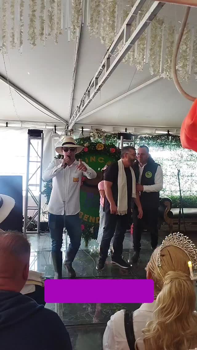 Vive la feria de flores! 🌸🌷🌺🌹🌻🌼🏵️
Reservas 3003129800
120.000 por persona
Del 1 de julio al 9 de agosto - todos los dias
#feriadeflores #feriadefloresmedellín #peludosyviajeros #pvcolombiatravel