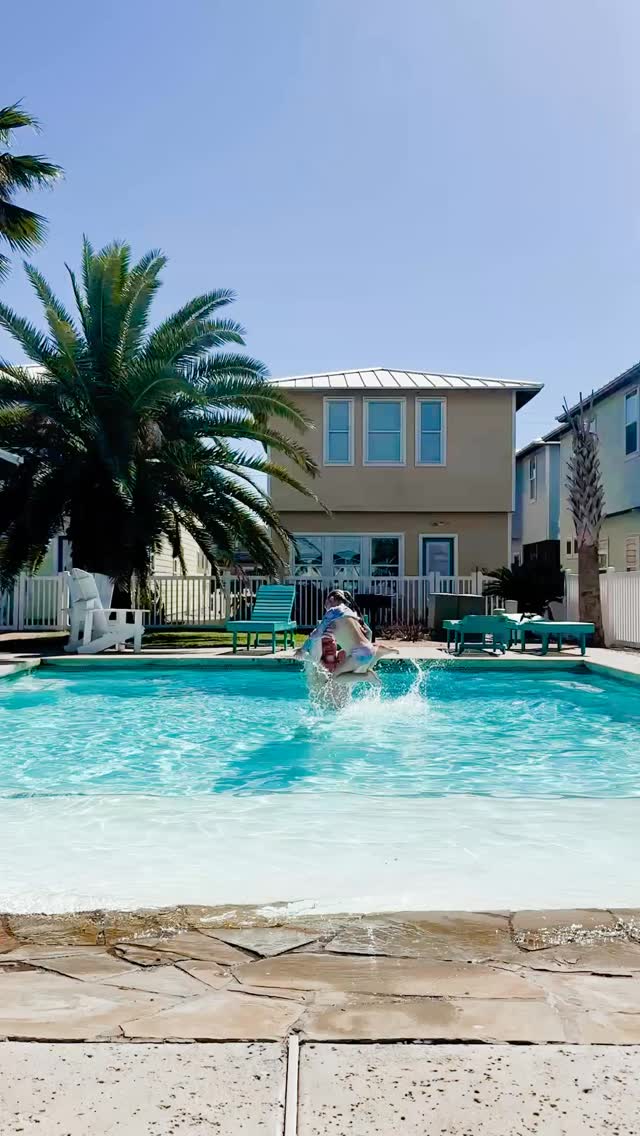 POV: Dad’s workout = launching a tiny human into orbit
#portaransastexas #texasvacationrentals #portaransastx #portaransasbound #prettiestbeachtowns