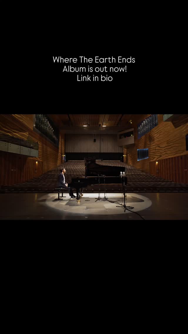 🎶 Interludium – Mourning Angel
The second movement of my suite "Where the Earth Ends" (Aonde a Terra Acaba), recorded at Casa da Música in Porto.
The piece was composed in 2021 and is dedicated to my dear friend Vadym Kholodenko. This particular movement stands apart—free from folk influence, stripped down to its most intimate, transparent form.
The full album Where the Earth Ends is out now.
🔗 Link in bio.
#PedroEmanuelPereira #MourningAngel #VadymKholodenko #WhereTheEarthEnds #CasaDaMusica #ContemporaryPiano #ModernClassical #PianoSuite #SoloPiano #NewAlbum #EmotionalMusic #NewMusic