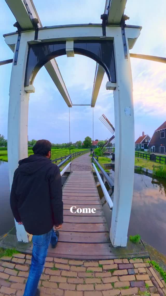 Windmills, clogs, cheese... and much more 🇳🇱
This beautiful little village in the Netherlands is called 📍Zaanse Schans ❤️
#netherlands #travel #zaanseschans #visitnetherlands