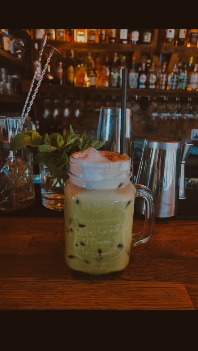Need a drink to matcha mood? We've got you! ๐ชด
#eastlondon #coffeeshopvibes #matchalatte #icedmatchalatte #hoxtoncabin #sแดแดแดแดสแด ษชสแดs #coffee #tealovers #hoxton #londonlife #summerinlondon #eastlondon