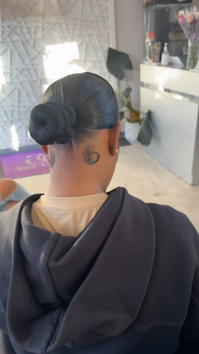 Flawless finish. Natural beauty. Glam Dollz approved. 👑 #getglamdollz #ponytail #nychairstylist #beauty #hair #nyc