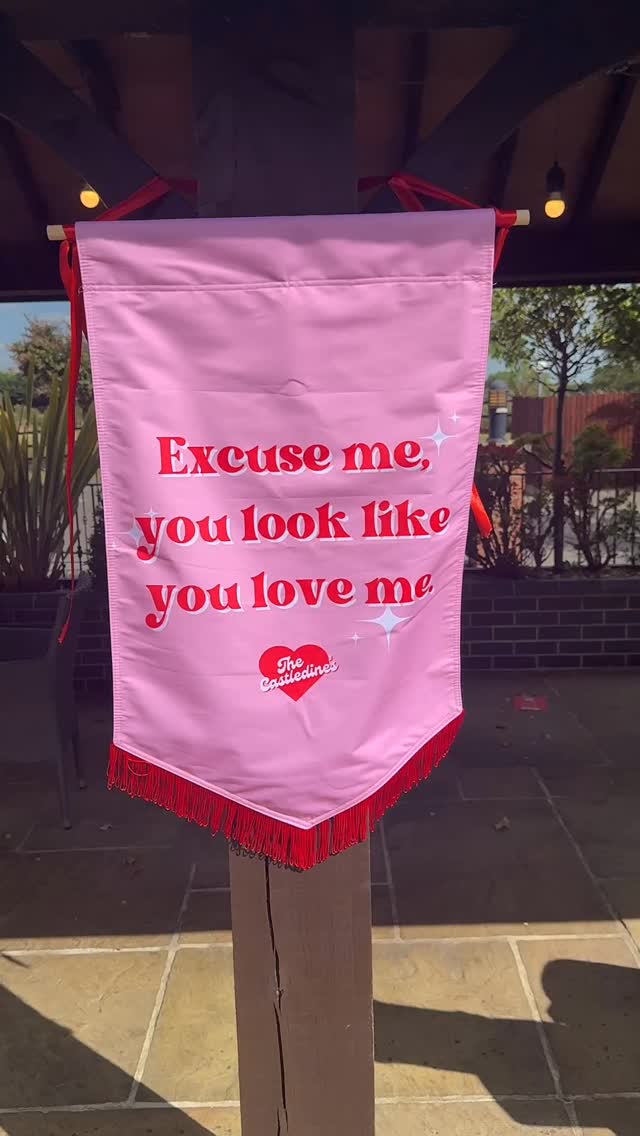 Postcards from K&L
A country filled, pink and red bursting of love day. What a gorgeous couple. โค๏ธ
๐ @thewhitehartmoorwoodmoor
#thewhitehart #derbyshire #acousticduo