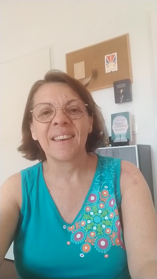 Aller, on laisse la culpabilité fondre comme neige au soleil cette semaine ( vu la chaleur annoncée, ça va aller viiite!). On accueille la joie. On laisse le rebelle de lumière nous montrer comment sortir des cadres et être libre. Belle semaine.
Prenez soin de vous!
#connaissancedesoi #archetypes #ame #energetique #oracle #emotions #ombreetlumiere