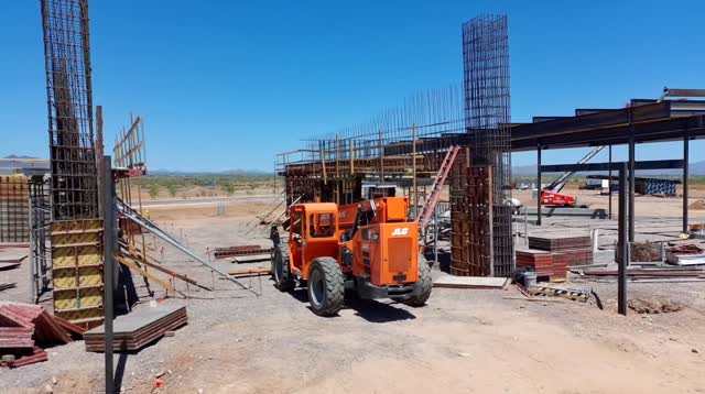 Verdin Amenity Center for @TaylorMorrison is rising fast. Steel’s in, shape is forming, and the heavy lifting is far from over.
We don’t flinch—we flex!
Strength isn’t shown. It’s earned. @overtonbuildersllc @taylormorrisonhomes