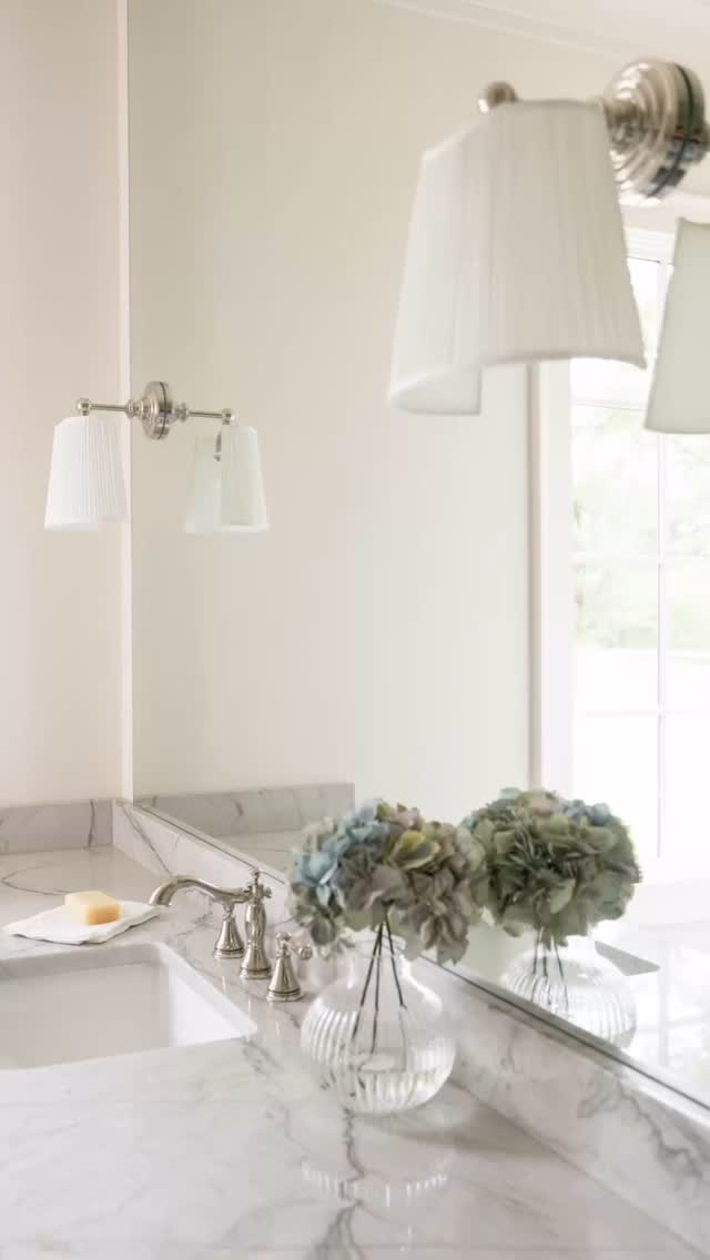 A little jewel box of a guest bath.
Pleated sconces, honed marble, polished nickel, and a hint of drama in the floor tile 〰️every inch considered.
Builder: @dickensbuilt
Cabinetry: @tkldesigns
Photography: @jennifer.saltsman.photography
#bathroom #bathroomdetails #bathroominspo #bathroomdesign #interiordesign #homeinteriors #interiors #homedesign #homestyle #home #interiordesigner #customhomes #customhome #interiorinspo #interiorstyling #luxuryhomes #onthemarket #functionaldesign #newconstructionhomes #available
9932 Whittmore Park Lane
Collierville, TN 38017