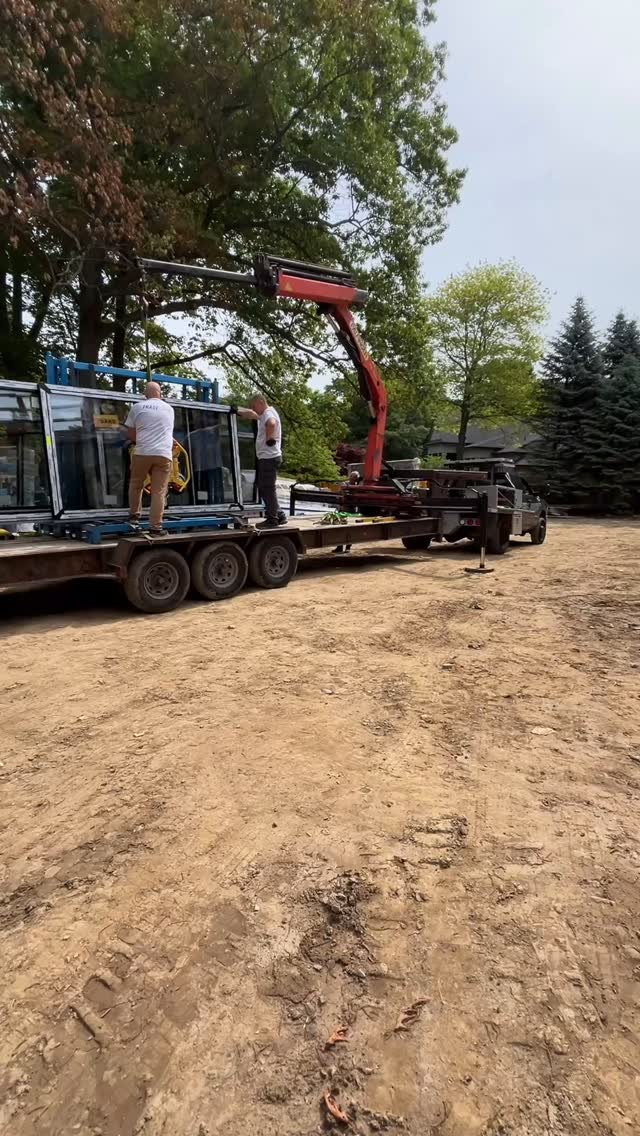 Glazing has begun on this impressive icf/steel structure, built to last and complemented by @dakowindows with beautiful thermally broken aluminum. Thermal efficiency and beautiful views for many years to come. Stay tuned for more on this one.. @dakowindows @terranovahomes.ca @smpldesignstudio @venconconstruction