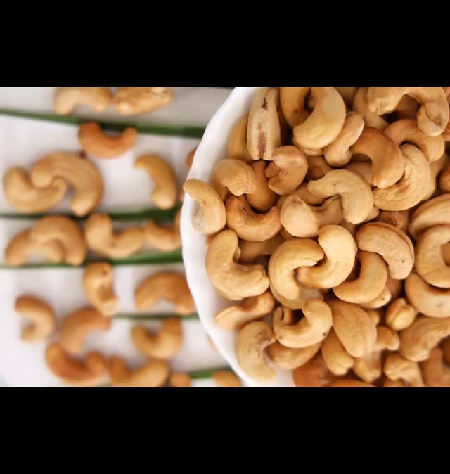 “Good for your mood, muscles & metabolism. That’s roasted cashew power!”
#MoodFood #HealthyLiving #Superfoods #MrWalnuts #CashewBenefits