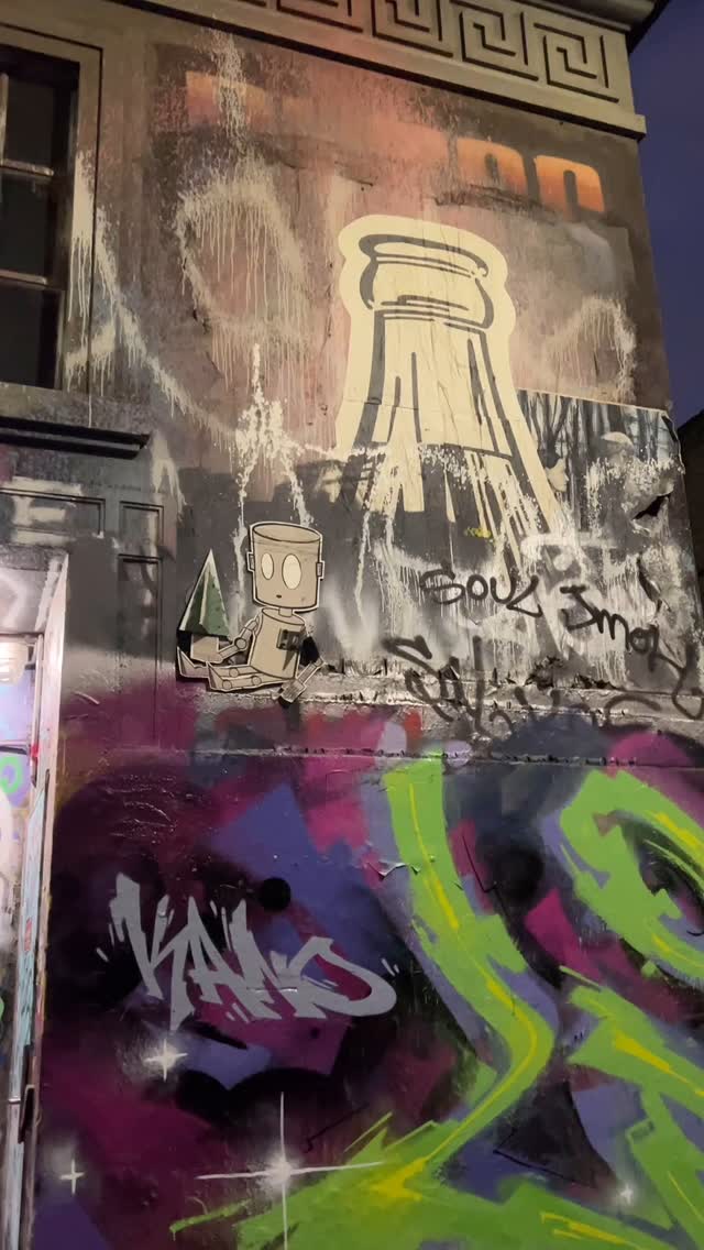 Gotta be quick in this town. Loving this @lingerid , colours too! #hosierincmelb #hosierlane