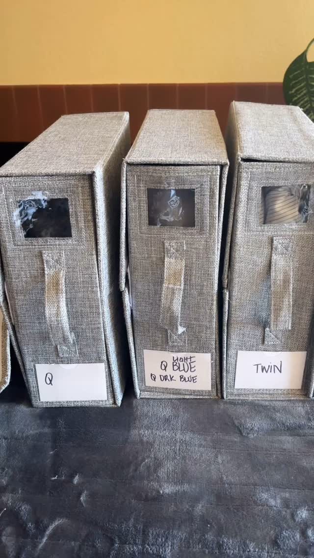 Struggling to keep sheet sets together? These simple organizers solve that! No more digging for pillowcases or refolding unfolded sheets!
.
.
.
.
.
#LinenClosetGoals #professionalorganizer #OrganizingTips #BayAreaOrganizer #CloudyToClearOrganizing