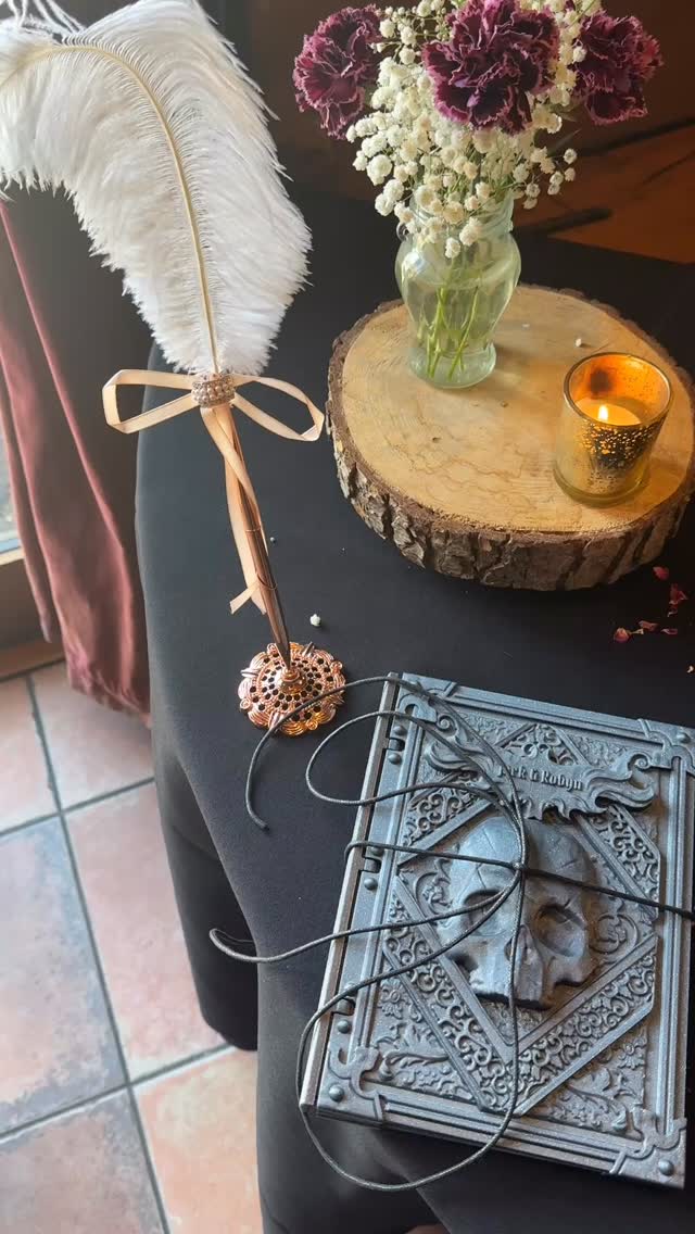 Postcards from R & Jโs Wedding ๐ค
#alternativewedding #altrock