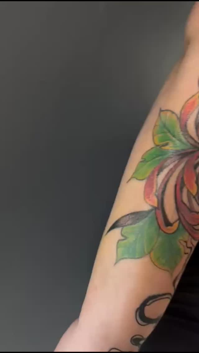 Detalhes, cor, movimento ... Um pouco de tudo na tattoo da @tiengo_tattoo
Vem lançar seu projeto na @inked.house
#inkedhouse #tattoopirituba #tatuadorapirituba #tatuadorasp #tatuadorasbr