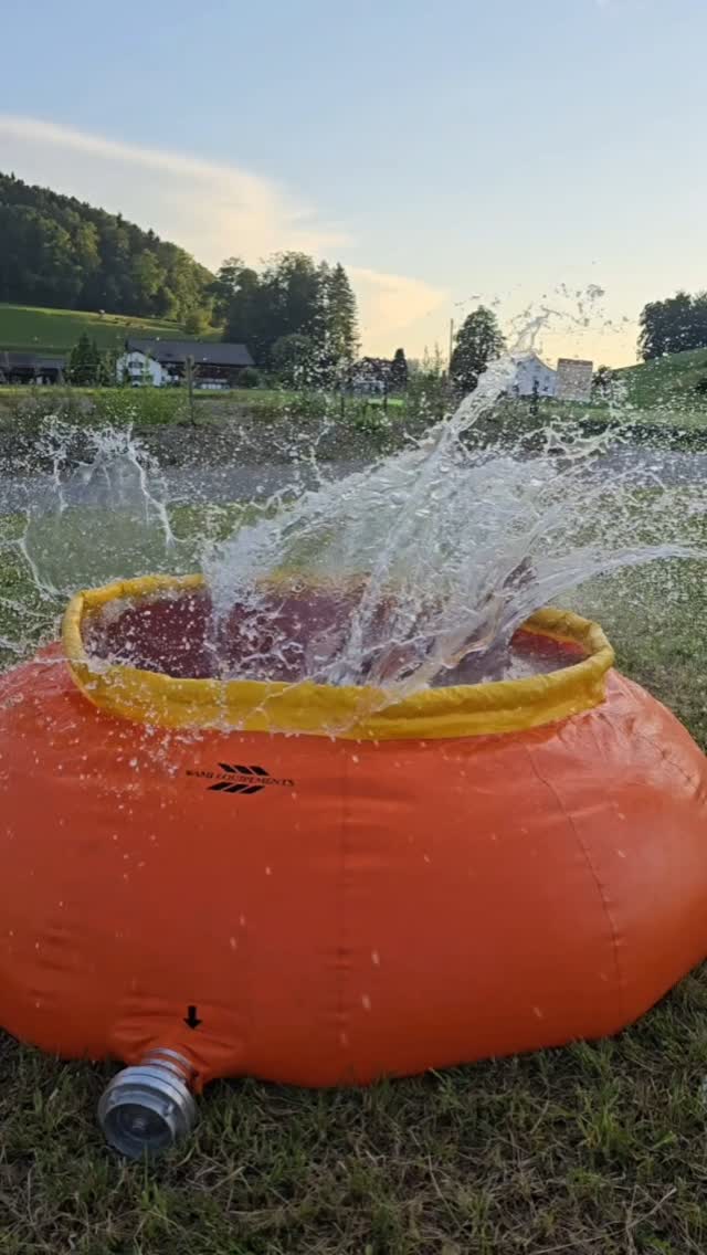 🌞 Unteroffiziersübung im Sommer
💧 Was liegt näher, als eine Übung zum Thema Wasser
🚒 Wassertransportübung mit Abkühlung
🏖 Wie kühlt Ihr Euch ab?
#turbenthal #wila #wildberg #tösstal #blaulicht #feuerwehr #118 #swissfirefighter #firefighter #tolletruppe #hobby #übung #wassertransport #wasser #sommer #abkühlung #pools #wellness #baden #dasangenehmemitdemnützlichenverbinden #spass