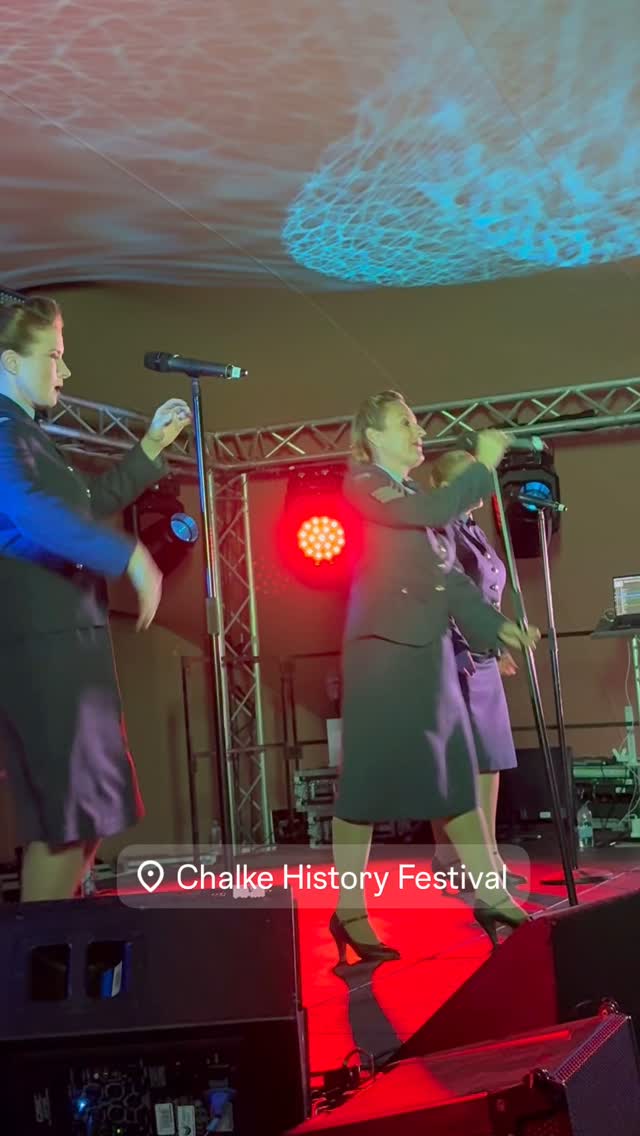 Well what a show! The weekend at the Chalke History Festival is well underway with talks, demonstrations, shows and of course, dancing into the night with festival favourites @theddaydarlings