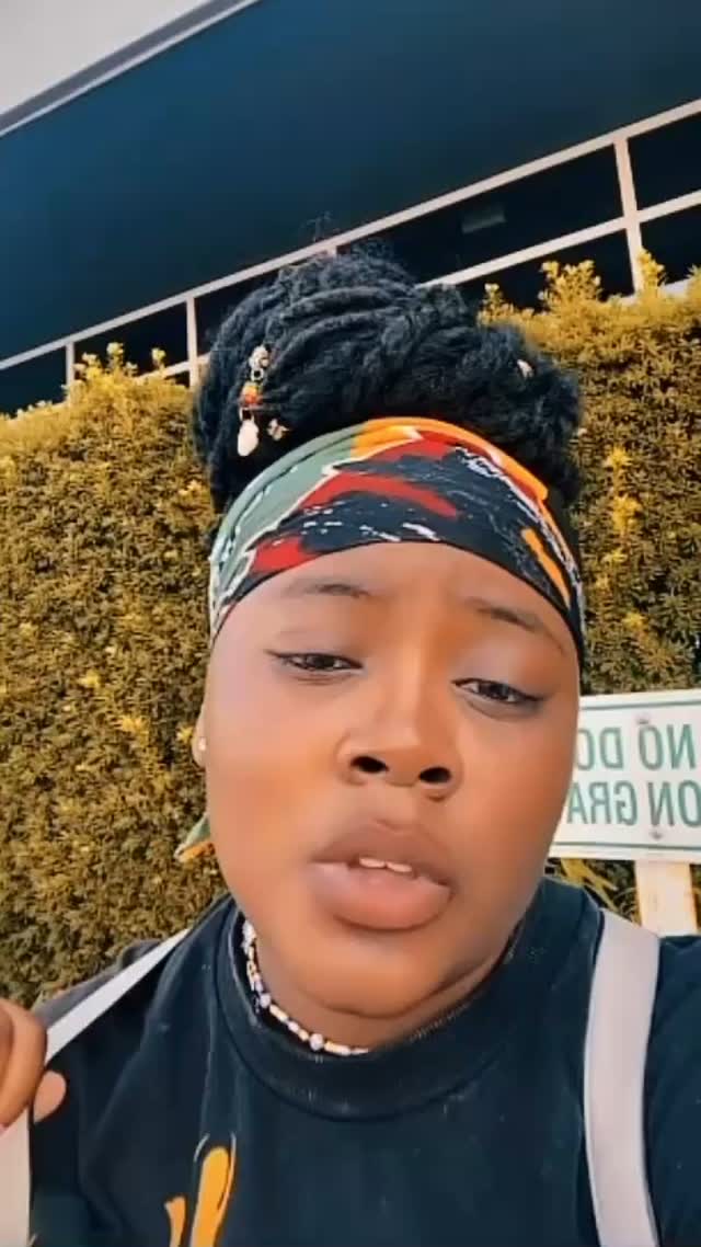 Her voice is so anointed 💛✨
This song reminds us to not worry about things we have no control over, and let God handle it. Don't keep looking back on your past because God has brought you too far to go back. It is not an easy road, but God will not leave you in a place he brought you to.
Trouble won't last always. Keep the Faith. Keep trusting God. 🩷✨
#singing #worshipping #boldlyunveiled #Godisgood #godislove 🙌🙌