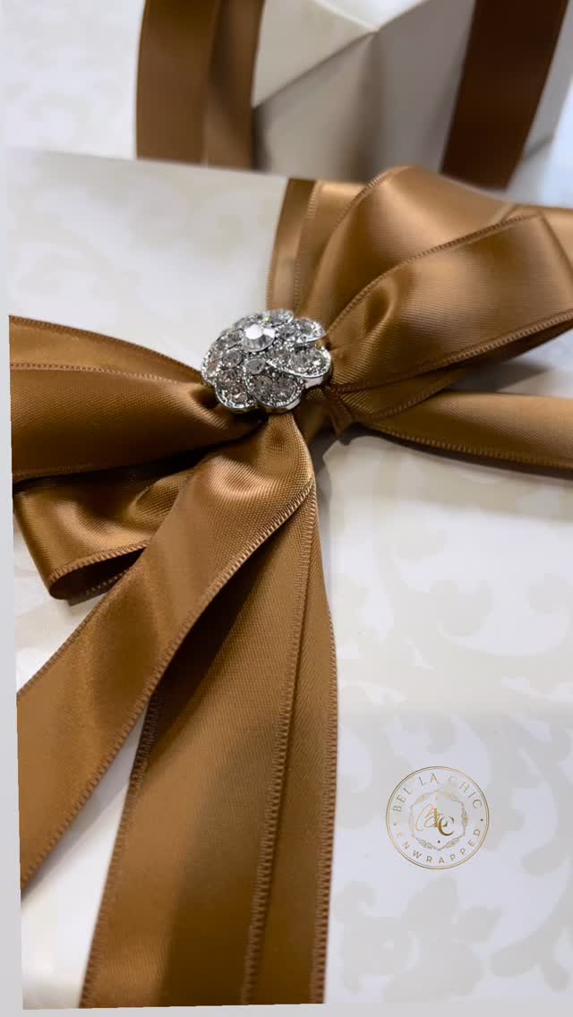 ✨ Let your gifts speak luxury before they’re even opened.
Whether it’s for a birthday, wedding, or just because I offer custom, elegant gift wrapping that turns any moment into something unforgettable. 🎁💎
#bellachicenwrapped_ #bellachicenwrappedgiftservices #luxurygifting #atlgiftwrapping #wrappedgifts #luxurygiftwrapping #giftwrappingskills #professionalgiftwrapper