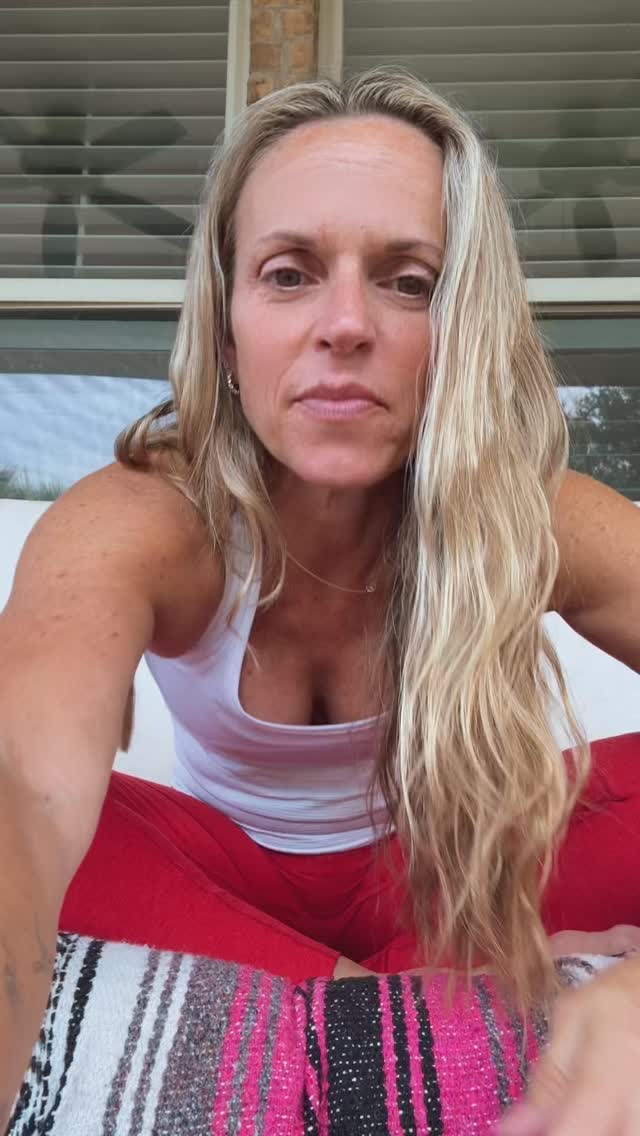 How do you start your day? On a high or on a low?
Every day for the past week, I started it with the thought, “today is gonna be a great day “ no matter what I had ahead of me.
Attitude follows action, so what action are you taking to get your attitude in that positive headspace!?
Try it for one week. See what happens. 😘💗✌🏻