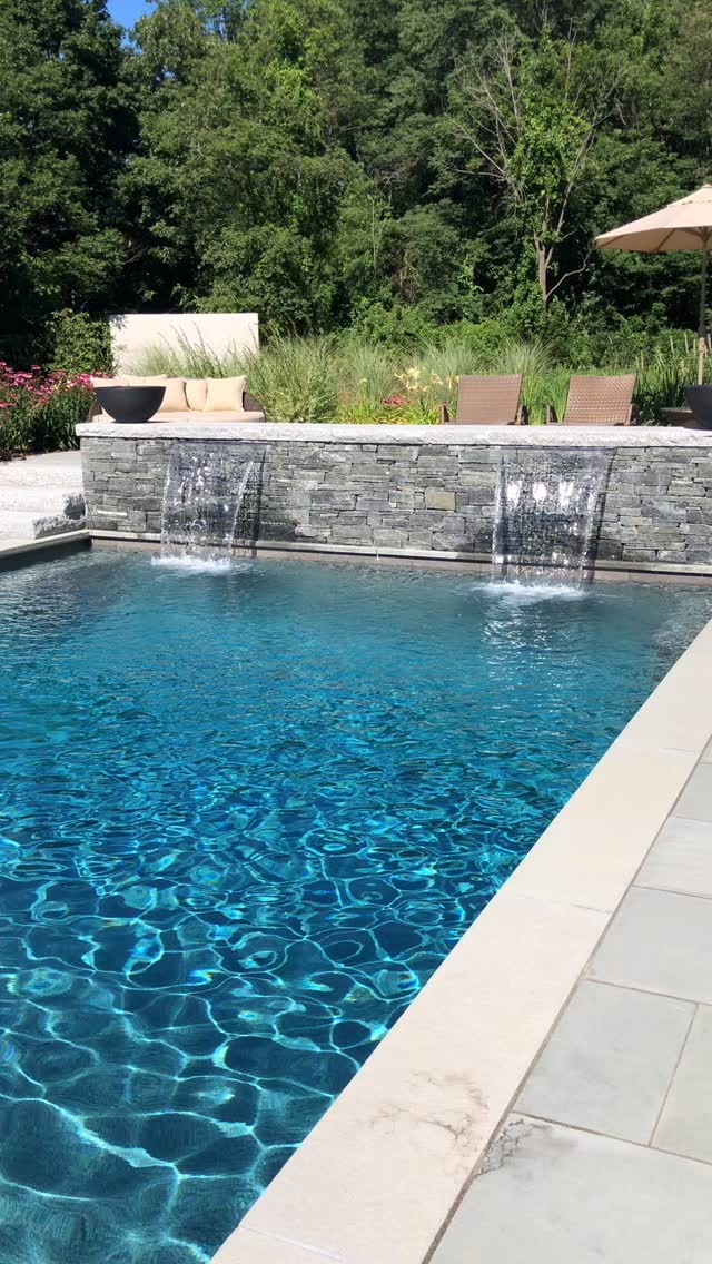 #outdoorliving #swimming_pool #outdoorpatio