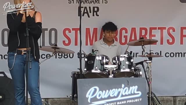 Like pros just one year after we put them together at Powerjam, 'Onda' ages 14- 16, lit up the stage at our local St Margarets Fair today in spite of the rain and got the crowd moving! Cos one way or another, we're gonna getcha getcha getcha getcha!!
Thank you to Nick & @stmargaretsfair for the opportunity! And @thegoodwineshophq for it's contribution for their stage!
#powerjambandproject #stmargaretsfair #notforprofitmusicschool #twickenham #twickenhammums #onewayoranother #psychokiller #thepolice #blonde #moormeadpark #talkingheads #powerjam #rockschoollondon