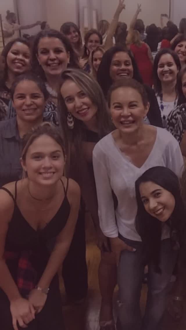 ✨ TBT de formações que foram muito além da organização.
Foram encontros vivos, cheios de histórias, trocas e presença.
Cada turma deixou raízes, e hoje segue espalhando esse olhar sensível e profissional pelo Brasil.
Se você sente que é hora de dar um novo passo — ou de se reconectar com o que te move — vem com a gente.
🗓️ A nova turma do Curso de Formação de Personal Organizer começa dia 15 de julho
💻 Formato 100% online e ao vivo
🎥 Aulas gravadas disponíveis por 1 ano
Inscrições abertas. O próximo ciclo pode ser seu.
Link na bio!
Vamos juntas?
#FormaçãoComVida #ACasaComVida #PersonalOrganizer #OrganizaçãoAfetiva #CursoDeOrganização