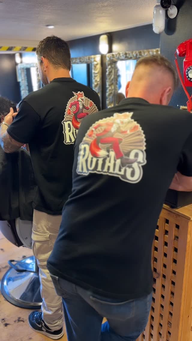 Here’s to a fresh new week and starting with a scorcher of a day ; be sure to book via our online booking system for appointments this week, we’ve got -
Tuesday - Lucas
Wednesday - Thiago & Lucas
Thursday - Paul & Thiago
Friday - Lucas, Thiago & Paul
Saturday - Paul & Lucas
See you soon 💈
#barbershoproyals #royalsbarbershop #chippingnorton #barbershopteam