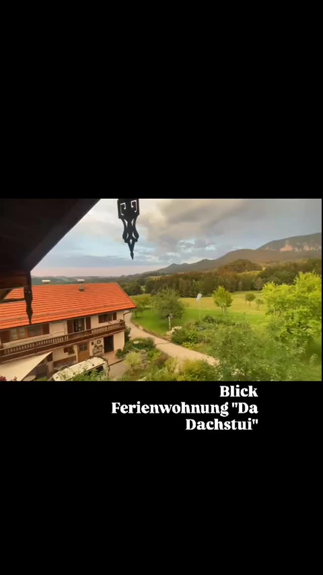 Wenn das Gewitter immer näher kommt... wir sind dieses Mal gottseidank verschont geblieben 🙏
Danke an unsere lieben Gäste, die uns dieses Video zur Verfügung gestellt haben! Wir freuen uns jetzt schon, euch wieder begrüßen zu dürfen...
#thunder #gewitterindenbergen #gewitter #donner #blitz #lighting #urlaubaufdemsamerberg #urlaubindenbergen #urlaubaufdembauernhof #urlaubsregionchiemsee #ausblick #hochries #weissnhof_samerberg #weissnhof #servussamerberg #samerberg #wanderhöfesamerberg #ferienwohnung #
