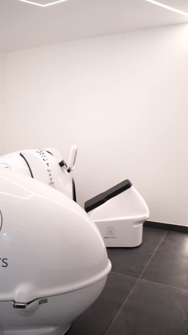 🚴♂️ Willkommen in der Zukunft des Fitnesstrainings – mit ZOE sports! 🚴♀️
Erlebe die neueste Innovation im Indoor-Cycling: das Vakuum-Fahrrad mit integrierter Infrarot-Technologie!
ZOE sports revolutioniert dein Workout mit einer einzigartigen Kombination aus Vakuumtraining und tiefenwirksamer Infrarot-Wärme. Das Ergebnis: eine sofortige Aktivierung der Muskulatur, verbesserte Durchblutung und ein gezielter Angriff auf Problemzonen – alles in einer einzigen Trainingseinheit.
🔥 Deine Vorteile auf einen Blick:
• Bis zu 1000 Kalorien in nur 40 Minuten – hocheffektiv und zeitsparend.
• Sichtbare und spürbare Resultate schon nach wenigen Einheiten.
• Gezielte Reduktion von Cellulite durch verbesserte Mikrozirkulation und tiefgehende Wärmewirkung.
• Weniger Verletzungsrisiko dank optimal erwärmter Muskelstrukturen – auch in den tiefen Gewebeschichten.
• Stimulation des Stoffwechsels und der Lymphzirkulation für nachhaltige Ergebnisse und mehr Energie im Alltag.
💡 Für wen ist das geeignet?
Ob Einsteiger:in oder Profi – unser Vakuum-Fahrrad passt sich deinen Zielen an. Besonders effektiv bei Figurformung, Hautstraffung und Leistungssteigerung.
Erlebe, wie sich dein Körper verändert – sichtbar, spürbar, messbar.
👉 ZOE sports – Deine Power. Deine Form. Deine Zukunft.
#zoesports #sport #motivation #grünwald #sport #nextlevel #münchen #fitness #fitnessjourney #trend #trendsetter #munich