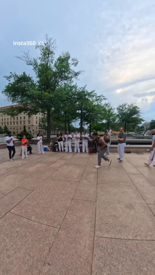 Alguns solos de rua 💪🏼😎🔥
#peixeboicapoeira #mestrecurisco #mestreluabranca #capoeira #capoeiramovies #capoeirabrasil #capoeiranago #capoeiraregional #capoeiranotiktok #capoeiramales #capoeiraeassim #capoeiratreina #love #art #game #combat #fyp #fypシ #fypシ゚viral #foryoupage #capoeiramuzenza #capoeiramusica #capoeiramusic #capoeirabatuque #capoeiracandeias