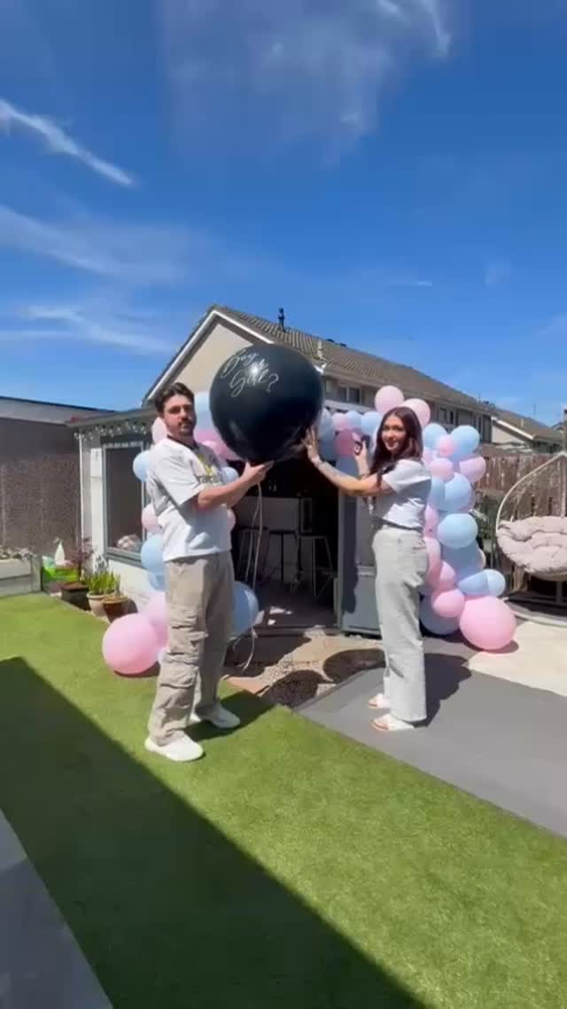 Ahhhhh! Some exciting news from our own gal @naomiwatson.x
Congratulations to you and Cain on your exciting news, we can’t wait to meet your mini me!! 🩷🩷🩷🩷🩷 🤰🍼😭