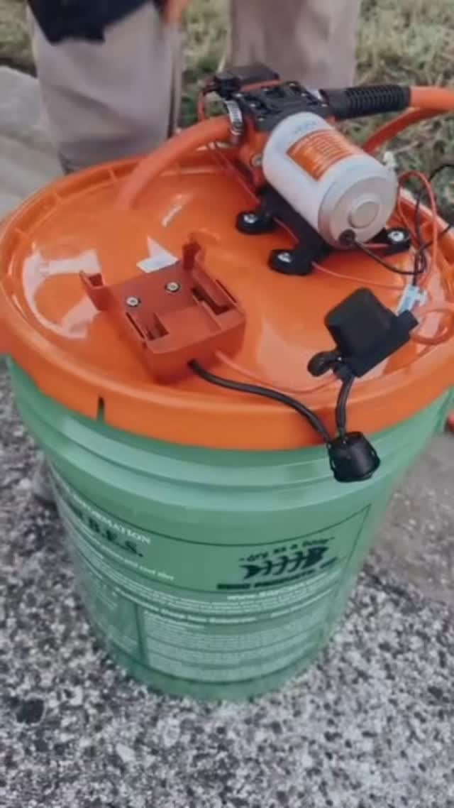 🧑🏻🌾🦾🚀
#lawncare#lawnmaintenance#lawncareservice#lawnmaintenanceservice#pressurewashing#paversealing#orlandofl#orlandoflorida