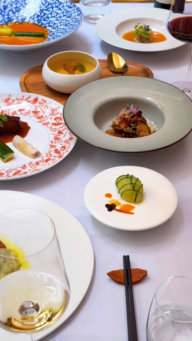 🍷🥢 Redécouvrez la Chine dans votre assiette… et dans votre verre ! 🇨🇳✨
Bienvenue dans le seul restaurant en France où la cuisine chinoise moderne rencontre les grands vins de Chine 🍇🔥
Fusion audacieuse, ingrédients frais, présentation contemporaine – ici, la tradition s’embrasse avec la créativité.
📍Une expérience unique à vivre absolument :
🧧 Saveurs authentiques, twist moderne
🍽️ Menus dégustation & accords mets-vins 100% chinois
🍾 Une cave exclusive de vins chinois introuvables ailleurs en Europe
🔴 Réservez maintenant et laissez-vous surprendre.
La Chine… comme vous ne l’avez jamais goûtée. 🇨🇳🍷
💚Réserver: bistrowu.com
#CuisineFusion #VinsChinois #GastronomieModerne #RestaurantChinoisParis #ExpérienceUnique