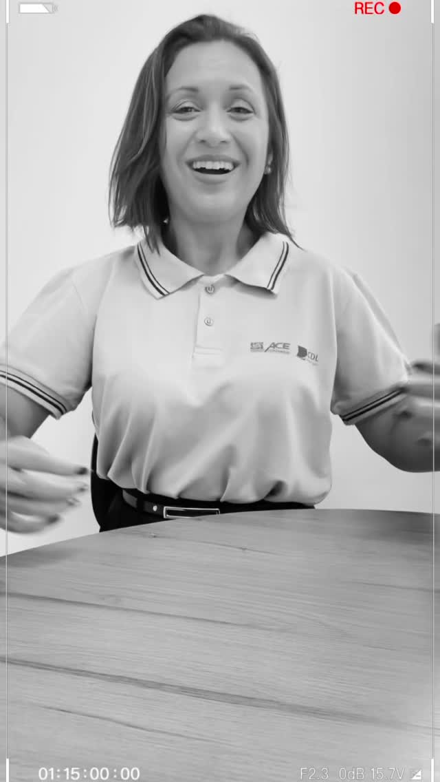 🎬 Nem tudo são acertos por aqui…
Bastidores de uma gravação cheia de boas risadas e também alguns errinhos de roteiro (quem nunca, né?)!
A gravação foi feita na ACE/CDL de Pitangui, onde sempre rolam projetos incríveis e muita colaboração!
Porque comunicar com propósito também passa por rir de si mesma.
🤭 Já passou por alguma situação parecida?
Conta aqui nos comentários!
#Bastidores #ErrosDeGravação #EmpreendedorismoComHumor #educaçaofinanceira #comedia #humor