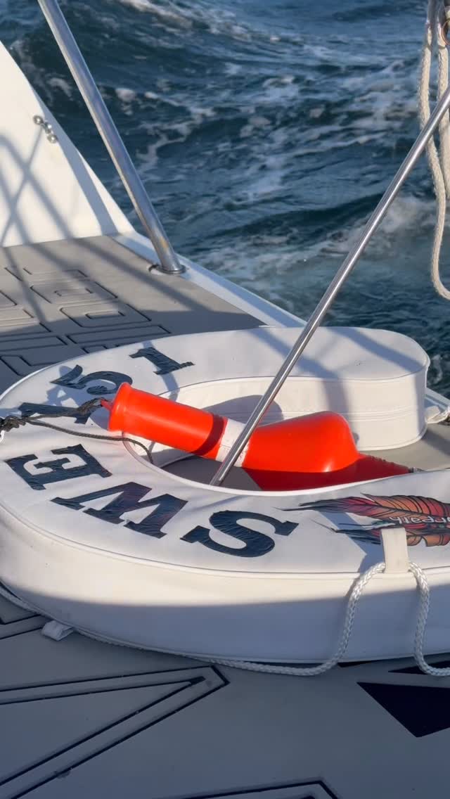 Så har vi slutfört Gotland Runt 2025. Vi är otroligt nöjda och stolta över vår insats och framförallt vilket fantastiskt teamwork! Att få vara en del av det här gänget under denna helg var helt klart tävlingens höjdpunkt 🙌 det var ett trött gäng som stupade i säng alldeles för sent igår, med magen fylld med korv och rom. För ett äventyr!