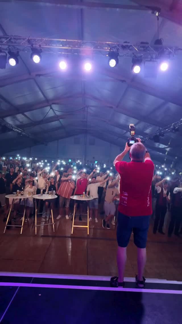 🎤 Sierra, Sierra Madre del Sur 🎺
Wir blicken zurück auf unseren Auftritt am Musikfest in Sursee – und haben immer noch Gänsehaut! 💥
Was für eine Energie, was für ein Publikum, was für ein Moment! 🔥
DANKE an alle, die mit uns gefeiert, getanzt und diesen Auftritt unvergesslich gemacht haben. Und vor allem auch DANKE @soorsi2025 für das Engagement 🥳
#brassianer #musikfest #throwback #blasmusik #gänsehautmoment #soorsi2025 #sierramadre #party #lichtermeer