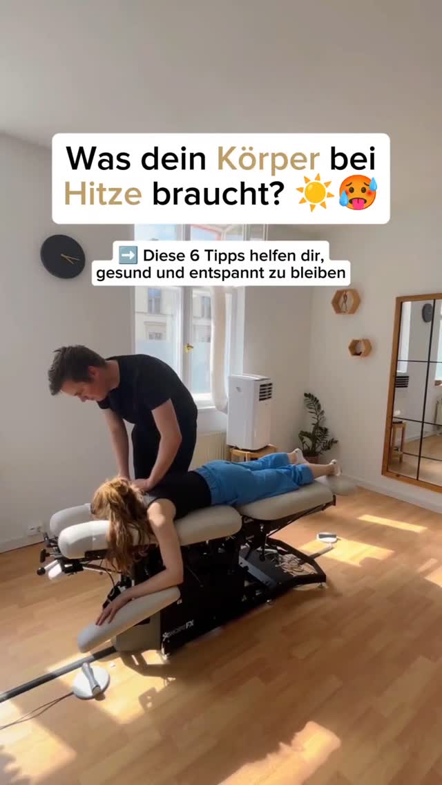 4. Lauwarm statt eiskalt trinken: So vermeidest du Kreislaufstress und bleibst besser hydriert.🥤
5. Pulsstellen kühlen: Kalte Kompressen an Handgelenken, Nacken oder Knöcheln helfen, die Körpertemperatur schneller zu senken. 🧊
6. Leichte Kost wählen: Schwere, fettreiche Mahlzeiten belasten den Kreislauf zusätzlich. Lieber leicht & wasserreich essen – z. B. Melone, Gurke, Joghurt. 🍉
Passt gut auf euch und euren Körper auf bei diesen heißen Tagen! ☀️
CHIROPRATIK CHIROPRAKTOR GESUNDHEIT PRAXIS
#Chiropraktik #Schmerzfrei #Gesundheit #Beweglichkeit #chirodynamikpotsdam #wohlbefinden #chiropraktor #chiropraktiker #chiropraktikpraxis #rückenschmerzen #manuelletherapie #chirodynamik