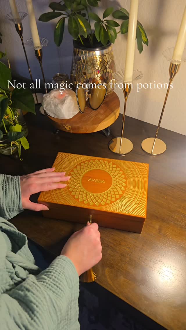 Thank you @Aveda for the new Miraculous oil and Paddle Brush!! We are obsessed!! 💛
#Aveda #vegansalon #MiraculousOil #HairMagic #zerogravitypedi #wellness