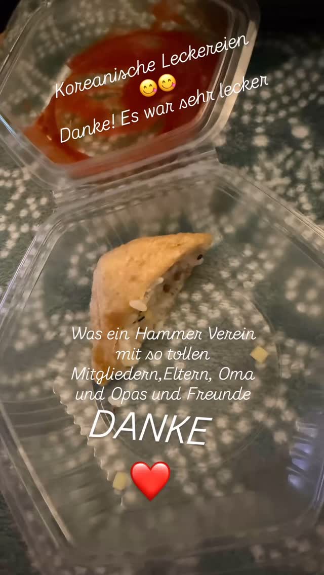 Ich sage nur DANKEEE!!!
Nicht einmal 1 Monat dabei und schon Leckereien der koreanischen Küche bekommen. Könnte mich dran gewöhnen 😃😃😃
Danke liebe Oma 🙏🏻