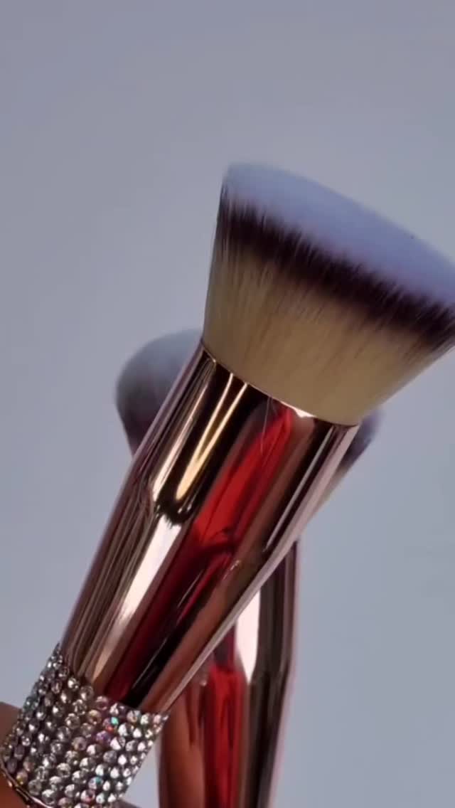 🖌️15-Piece Brush Set = Flawless Face Loading…✨
Your New Go-To Brush Set Is HERE! 💅
Level up your beauty game with our 15-Piece Makeup Brush Set – includes 14 pro-quality brushes + 1 sleek pouch to keep them cute & clean wherever you go! 💼💖
From buffing, blending, sculpting to setting – these brushes were made to handle every step of your glam routine with ease and style. Super soft. Cruelty-free. Beginner and MUA approved. 🎨💕
💋 Whether you're creating everyday glam or full beat realness – this set has your back (and your blend).
📦 Comes with a travel-friendly pouch = flawless on the go!
👉 Grab Yours Now & Slay Every Look!
🛍️ sutherland-cosmetics.com
#BrushSetGoals #SutherlandSlay #MakeupBrushes #BeautyTools #FlawlessBlend #SabrinaSutherlandCosmetics #MakeupMustHave