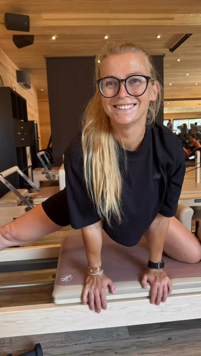 ZOEs journey - Wo Leidenschaft auf Leistung trifft 💪⛸️🔥
Hinter ZOE Sports steht eine außergewöhnliche Frau: ehemalige Hochleistungssportlerin im Eiskunstlauf ⛸️, Mitglied des Olympiateams 🥇🇩🇪 – geprägt von Disziplin, Hingabe und unerschütterlichem Ehrgeiz 🧠❤️🔥.
Eine Verletzung zwang sie zur Aufgabe ihrer aktiven Karriere 💔 – doch Aufgeben war nie eine Option.
Stattdessen hat sie sich als Unternehmerin neu erfunden 💼✨ und bewiesen: Sie kann nicht nur auf dem Eis glänzen, sondern auch im Business 🚀.
Mit der gleichen Entschlossenheit, die sie zu ihren nationalen & internationalen Erfolgen im Hochleistungssport gebracht hat 🌍🏅, baute sie ZOE Sports auf – ein Ort, der für Stärke 💥, Authentizität 🤍 und Inspiration 🌟 steht.
Heute, nach der Geburt ihrer vier wunderbaren Kindern 👶👶👶👶, stellt sie sich einer neuen Herausforderung:
dem Comeback zur eigenen Bestform – physisch 🏋️♀️, mental 🧘♀️ und emotional 💫.
ZOE Sports begleitet sie auf dieser Reise 🚶♀️📈 – echt. nah. mitreißend.
⸻
Folge ihrer Transformation 🔁, lass dich inspirieren ✨, wachse mit ihr 🌱.
ZOE Sports – mehr als Fitness. Eine Bewegung. Ein Statement. Deine Motivation. 💖🔥
#sport #pilates #zoesports #grünwald #münchen #motivation #reformer #nextlevel #goodvibes #trend