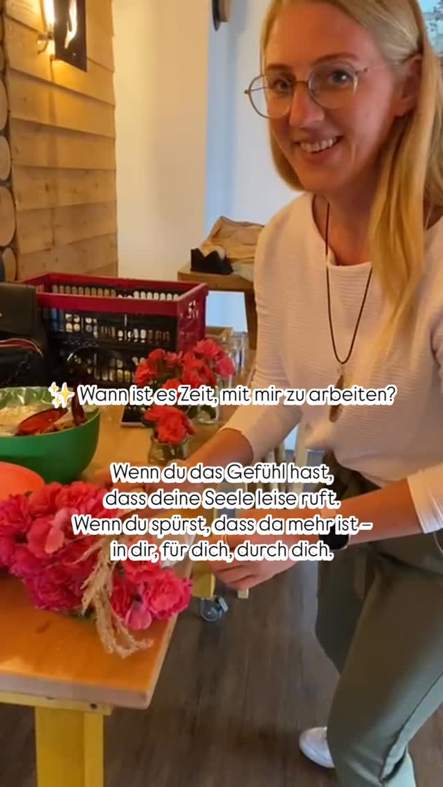 ✨ Wann ist es Zeit, mit mir zu arbeiten?
Wenn du das Gefühl hast, dass deine Seele leise ruft.
Wenn du spürst, dass da mehr ist – in dir, für dich, durch dich.
🌿 Du musst nicht „am Ende“ sein.
Oft reicht schon ein inneres Ziehen, ein „Ich weiß nicht warum, aber ich fühle, ich soll…“
Ich bin da für dich, wenn:
🤍 du emotionale Blockaden lösen willst
🤍 du deine Weiblichkeit oder deine Urkraft wieder spüren möchtest
🤍 du spürst, dass dein Körper dir etwas sagen will
🤍 du alte Muster oder Fremdenergien loslassen möchtest
🤍 du mehr Klarheit über deinen Seelenweg suchst
🤍 du dich energetisch neu ausrichten willst
🤍 du lernen möchtest, dir selbst wieder zu vertrauen
🤍 du dich einfach wieder ganz und verbunden fühlen willst
Ich begleite dich – sanft, klar, auf Seelenebene.
Mit unter anderem: Kinesiologie, Reiki, astrologischer Wegbegleitung und energetischer Herzarbeit.
Kein Weg ist zu klein. Kein Schmerz zu leise. Kein Wunsch zu groß.
💫 Wenn du das liest und innerlich nickst:
Trau dich. Dein Weg wartet nicht – er erinnert sich an dich.
Ich gehe ein Stück mit dir.
Von Herz zu Herz.
Jacqueline 🌸
PS: Du kannst ONLINE oder vor Ort in 33813 Oerlinghausen mit mir Zusammenarbeiten :)
#SanusVivere #Herzarbeit #Seelenweg #Heilungistmöglich #Kinesiologie #Reiki #ÄtherischeÖle #WeiblicheKraft #Seelenbegleitung #MutzurVerwandlung #hypnosecoaching #selbstheilung #gesundheit #oerlinghausen #bielefeld #herford
Foto Credits: @jenny.farulewski.photography ❤️❤️