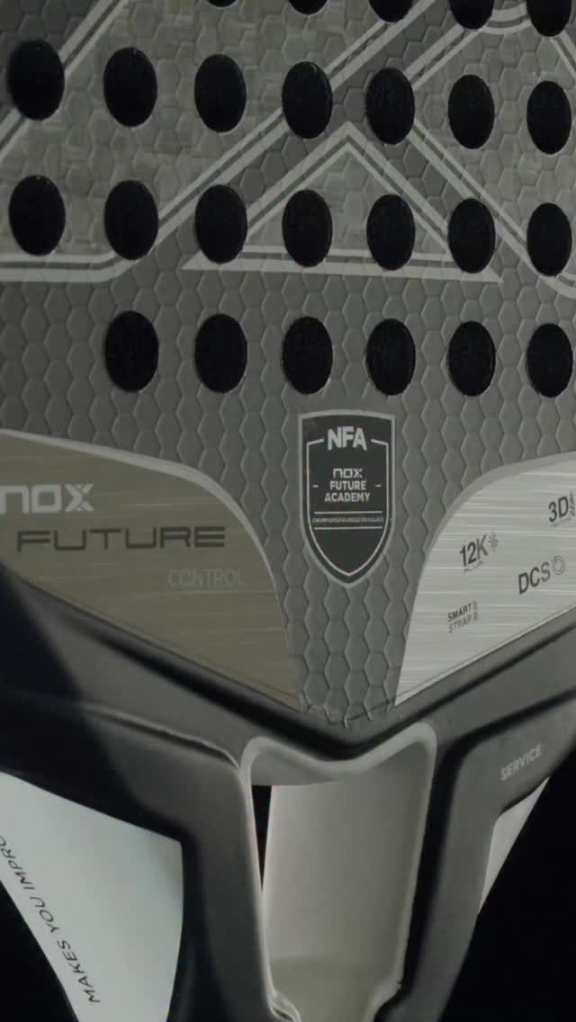 Diseñada especialmente para las jovenes promesas de la NFA, la Future Control 12K Alum es la pala ideal para los jugadores que buscan máxima precisión 🧐