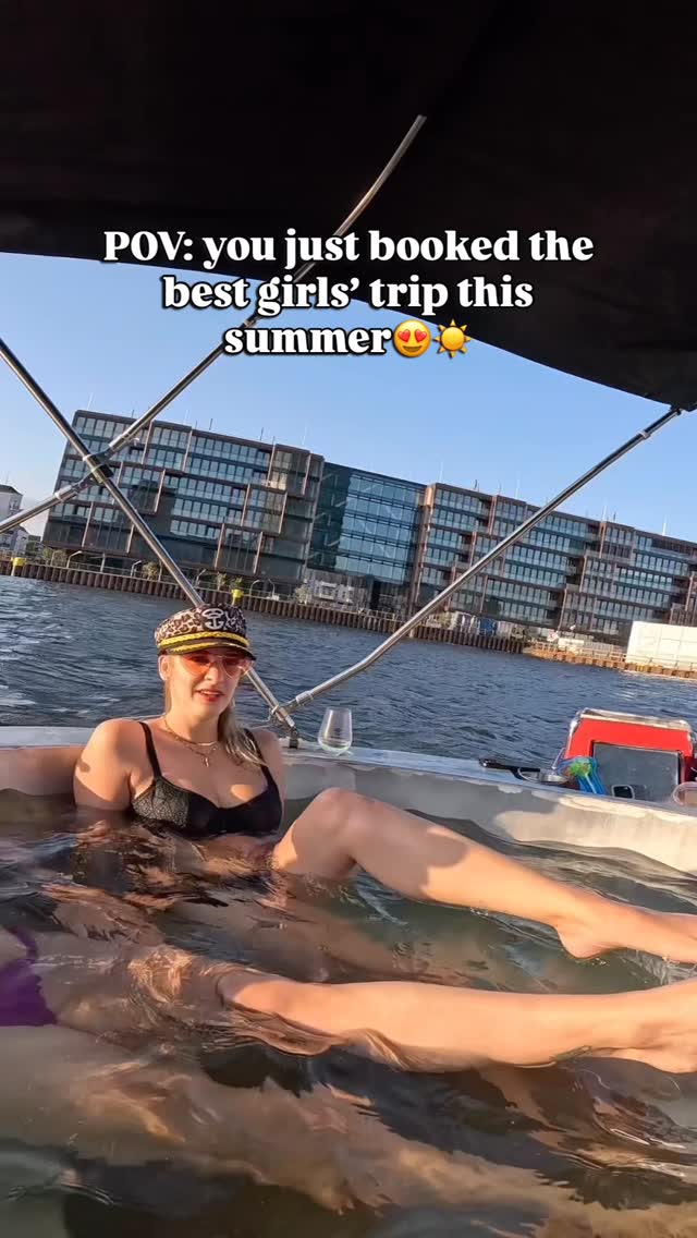 You girlfriends deserve a trip to Badedampfer this summer☀️😍🥂
If you are thinking of a perfect adventure to try out this summer, then you are at the right place!🙌 Good wine, stunning views, and your favorite crew? We got you covered!😍
Our summer bookings go out really fast so if you don’t want to miss your Golden opportunity, book a slot with us for a guaranteed memorable summer!😍🔥
Link in Bio🔗😍
#Badedampfer #BerlinNights #HotTubCruise #FloatingParty #wellnessonthewater #PrivateBoatBerlin #thefloatingtub
#BerlinHotGirlSummer #CelebrateOnWater
#LateNightCruise #BerlinExperience #CheersOnTheRiver